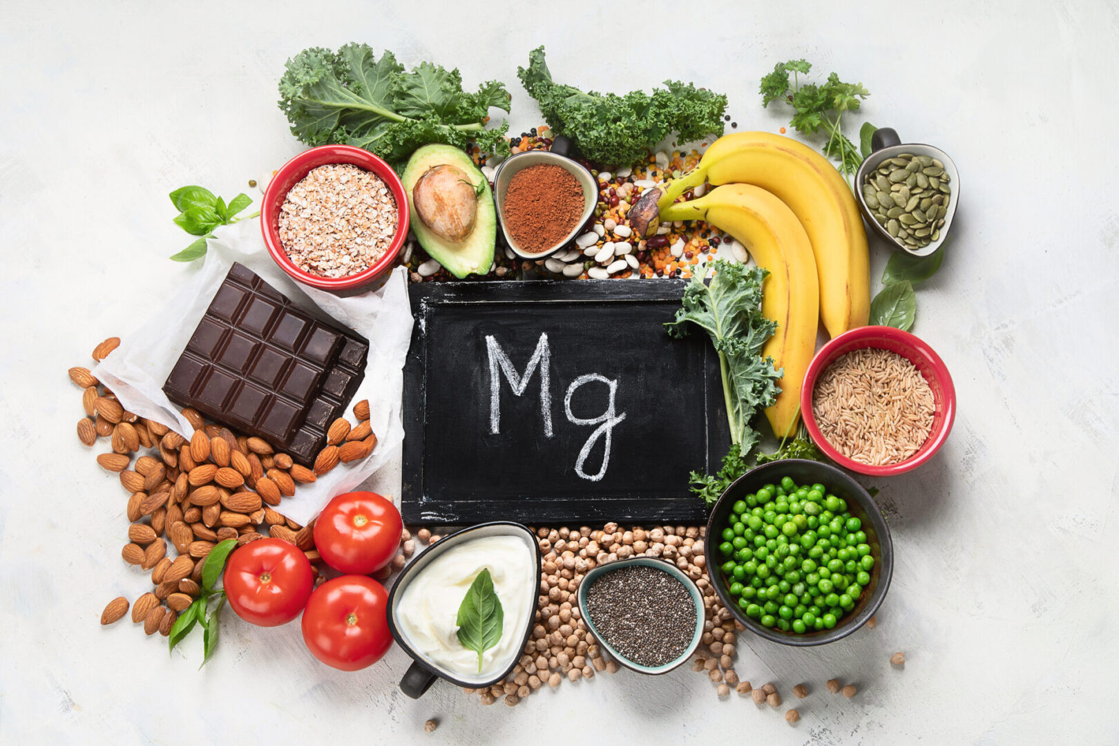 Mg surrounded by foods containing Magnesium