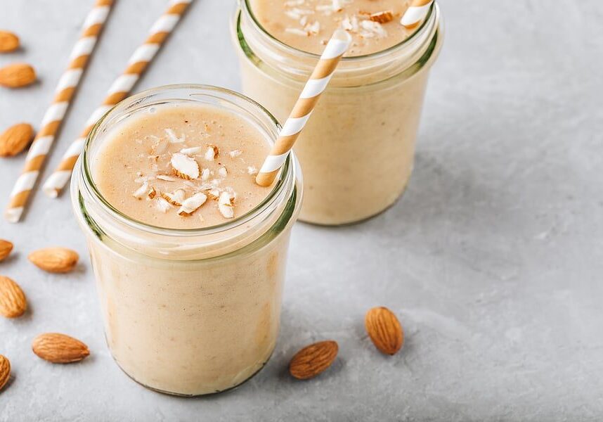 almond cinnamon smoothie