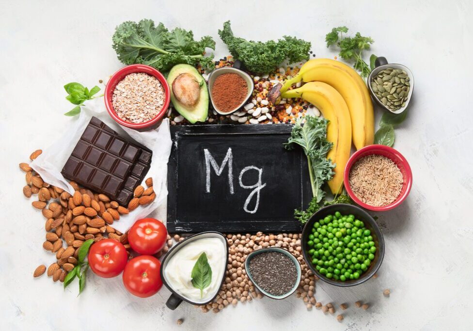 Mg surrounded by foods containing Magnesium