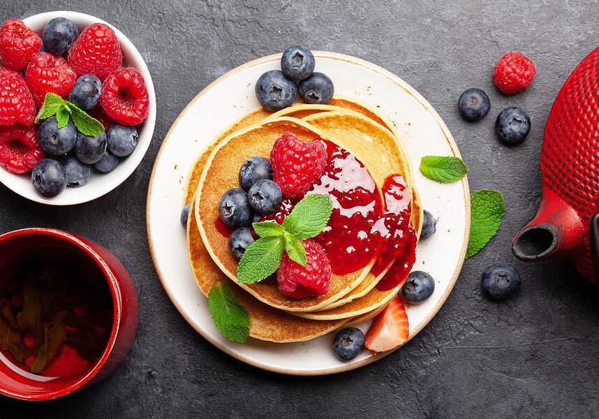 pancakes with strawberries and blueberries