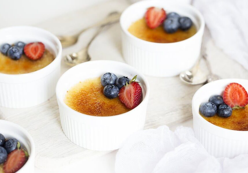 white ramekins Creme-Brulee blueberries